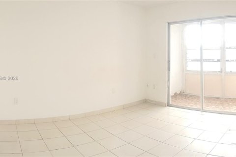 Condo in Miami Gardens, Florida, 2 bedrooms  № 1969193 - photo 18