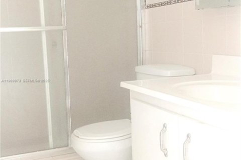 Condo in Miami Gardens, Florida, 2 bedrooms  № 1969193 - photo 28