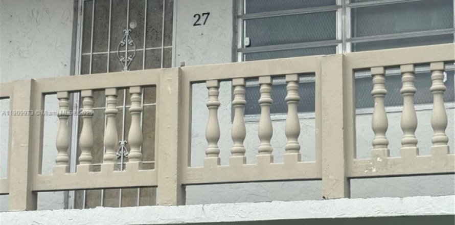 Condominio en Miami Gardens, Florida, 2 dormitorios  № 1969193