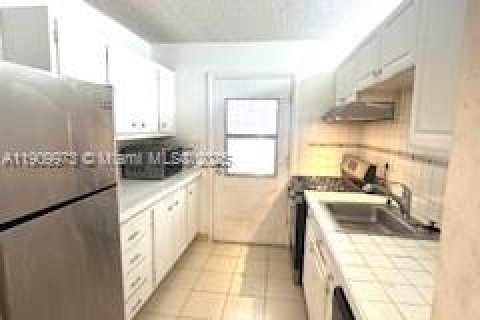 Condominio en alquiler en Miami Gardens, Florida, 2 dormitorios, 94.02 m2 № 1969193 - foto 12