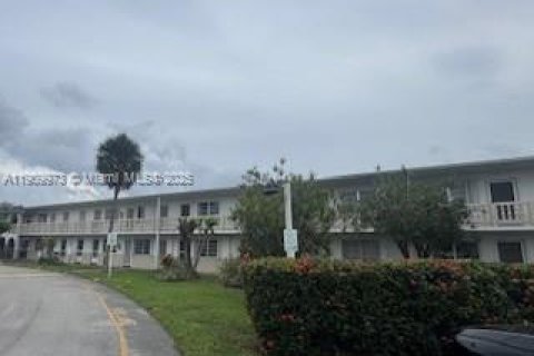 Condominio en alquiler en Miami Gardens, Florida, 2 dormitorios, 94.02 m2 № 1969193 - foto 2