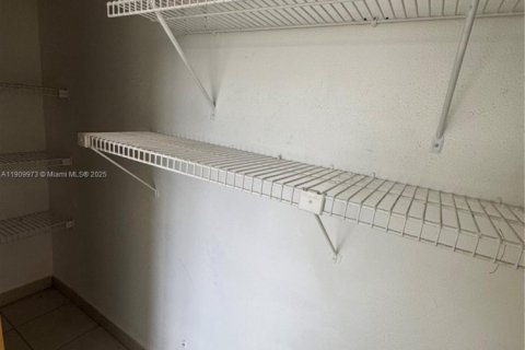 Condominio en alquiler en Miami Gardens, Florida, 2 dormitorios, 94.02 m2 № 1969193 - foto 14