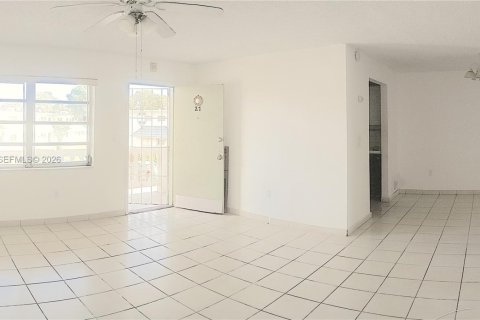 Condo in Miami Gardens, Florida, 2 bedrooms  № 1969193 - photo 22