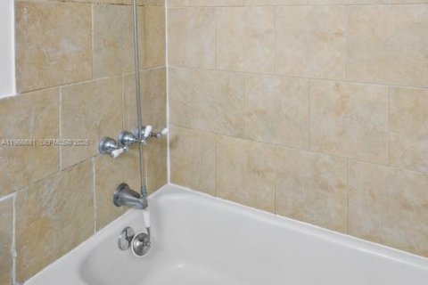 Снять в аренду кондоминиум в Норт-Майами, Флорида 2 спальни, 95.04м2, № 2028835 - фото 27