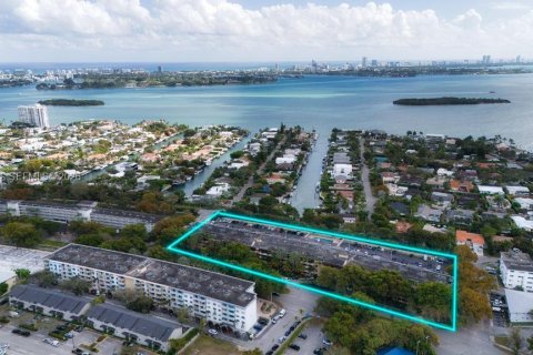 Снять в аренду кондоминиум в Норт-Майами, Флорида 2 спальни, 95.04м2, № 2028835 - фото 2