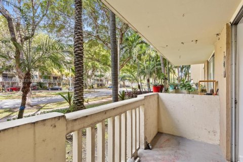 Снять в аренду кондоминиум в Норт-Майами, Флорида 2 спальни, 95.04м2, № 2028835 - фото 11