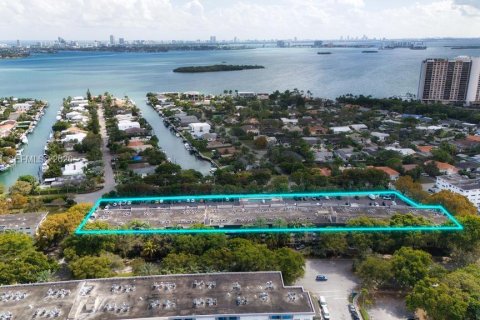 Кондоминиум с 2 спальнями в Норт-Майами, Флорида № 2028835