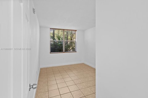 Снять в аренду кондоминиум в Норт-Майами, Флорида 2 спальни, 95.04м2, № 2028835 - фото 16