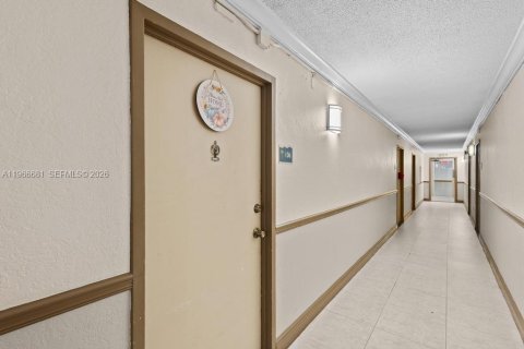 Снять в аренду кондоминиум в Норт-Майами, Флорида 2 спальни, 95.04м2, № 2028835 - фото 29