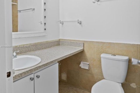 Снять в аренду кондоминиум в Норт-Майами, Флорида 2 спальни, 95.04м2, № 2028835 - фото 26