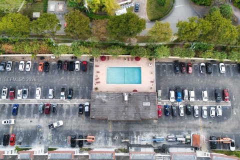 Снять в аренду кондоминиум в Норт-Майами, Флорида 2 спальни, 95.04м2, № 2028835 - фото 3