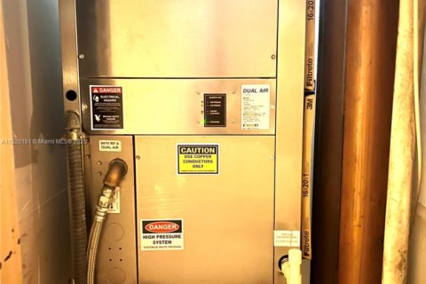 Condo in Sunny Isles Beach, Florida, 4 bedrooms  № 1935525 - photo 25