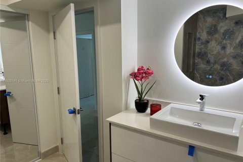 Condo in Sunny Isles Beach, Florida, 4 bedrooms  № 1935525 - photo 9