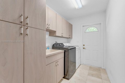 Casa en venta en Pinecrest, Florida, 5 dormitorios, 285.4 m2 № 1745819 - foto 27