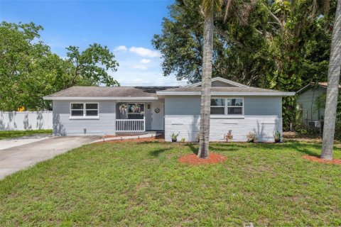 House in Pinellas Park, Florida 3 bedrooms, 115.38 sq.m. № 1788272 - photo 3