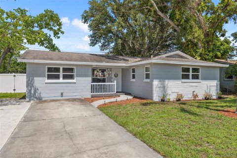 House in Pinellas Park, Florida 3 bedrooms, 115.38 sq.m. № 1788272 - photo 5