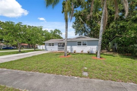 House in Pinellas Park, Florida 3 bedrooms, 115.38 sq.m. № 1788272 - photo 4