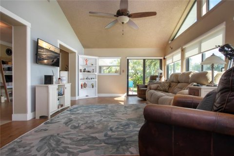 Casa en venta en Sun City Center, Florida, 2 dormitorios, 216 m2 № 1916948 - foto 12