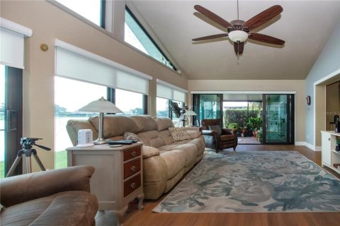 Casa en venta en Sun City Center, Florida, 2 dormitorios, 216 m2 № 1916948 - foto 15