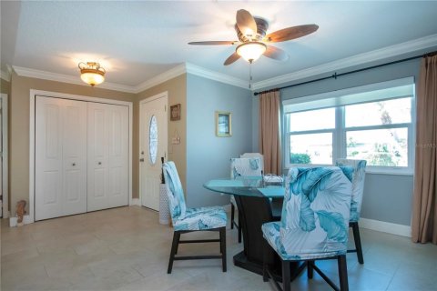 Casa en venta en Sun City Center, Florida, 2 dormitorios, 216 m2 № 1916948 - foto 4