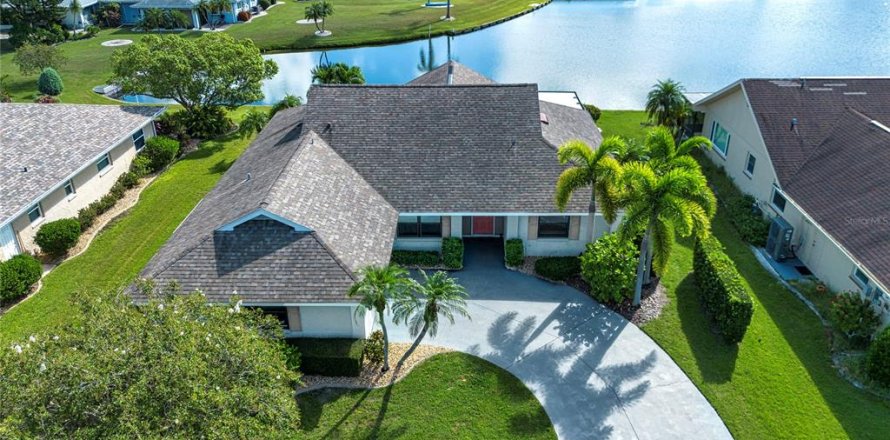 Casa en Sun City Center, Florida 2 dormitorios, 216 m2 № 1916948