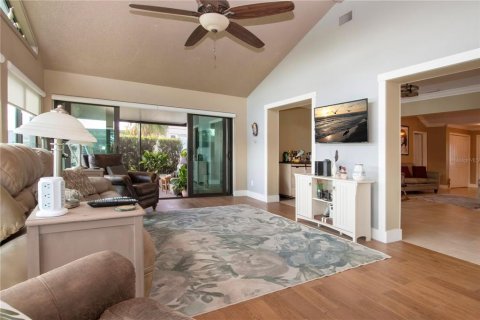 Casa en venta en Sun City Center, Florida, 2 dormitorios, 216 m2 № 1916948 - foto 13