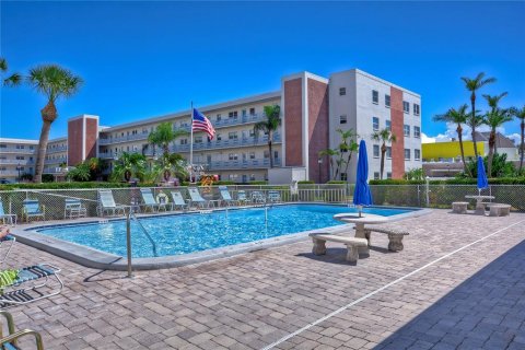 Condominio en venta en Saint Pete Beach, Florida, 2 dormitorios, 125.42 m2 № 2115768 - foto 28