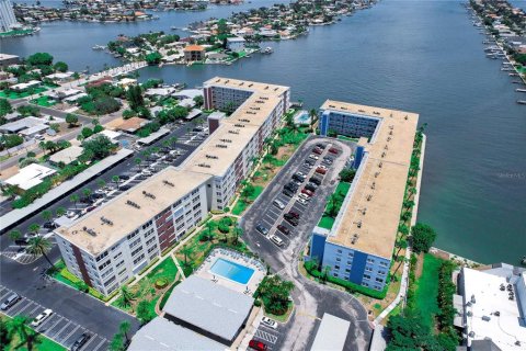 Condo à Saint Pete Beach, Floride, 2 chambres  № 2115768