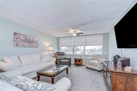 Condominio en venta en Saint Pete Beach, Florida, 2 dormitorios, 125.42 m2 № 2115768 - foto 15