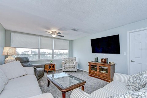 Condominio en venta en Saint Pete Beach, Florida, 2 dormitorios, 125.42 m2 № 2115768 - foto 17