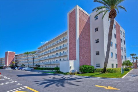 Condominio en venta en Saint Pete Beach, Florida, 2 dormitorios, 125.42 m2 № 2115768 - foto 3
