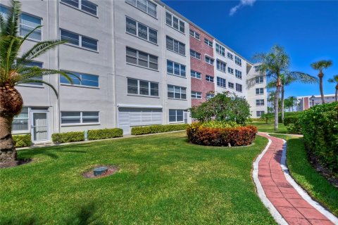 Condominio en venta en Saint Pete Beach, Florida, 2 dormitorios, 125.42 m2 № 2115768 - foto 30