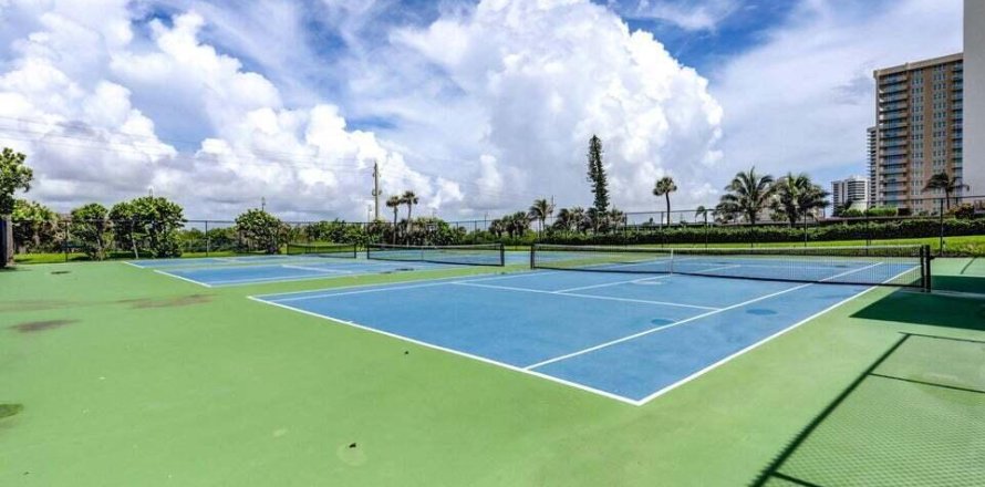 Condo in Riviera Beach, Florida, 3 bedrooms № 1174613