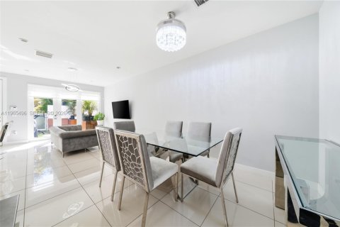 Купить таунхаус в Дорал, Флорида 4 спальни, 172.98м2, № 2038359 - фото 8