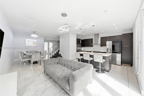 Купить таунхаус в Дорал, Флорида 4 спальни, 172.98м2, № 2038359 - фото 11