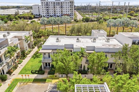 Купить таунхаус в Дорал, Флорида 4 спальни, 172.98м2, № 2038359 - фото 2