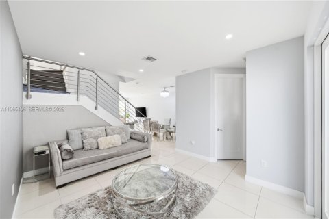 Купить таунхаус в Дорал, Флорида 4 спальни, 172.98м2, № 2038359 - фото 7