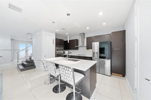 Купить таунхаус в Дорал, Флорида 4 спальни, 172.98м2, № 2038359 - фото 12