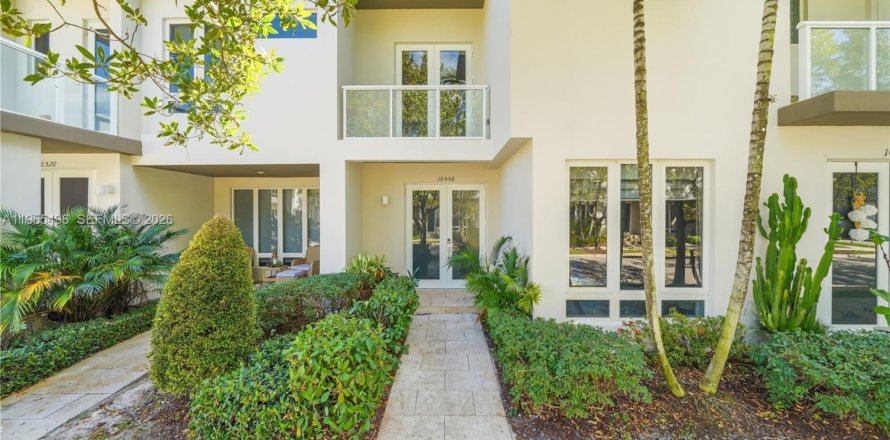 Таунхаус в LANDMARK в Дорал, Флорида 4 спальни, 172.98м2 № 2038359