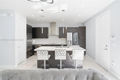 Купить таунхаус в Дорал, Флорида 4 спальни, 172.98м2, № 2038359 - фото 13