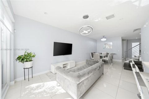 Купить таунхаус в Дорал, Флорида 4 спальни, 172.98м2, № 2038359 - фото 6