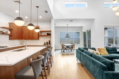 Villa ou maison à louer à Tampa, Floride: 4 chambres, 216.28 m2 № 2114240 - photo 13