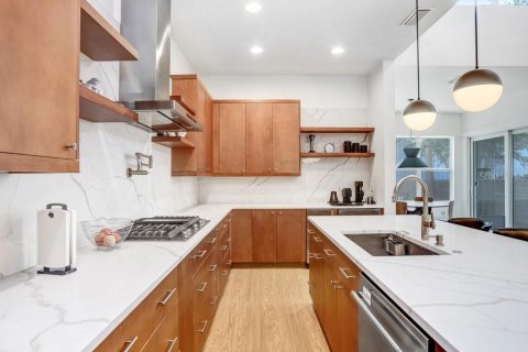 Villa ou maison à louer à Tampa, Floride: 4 chambres, 216.28 m2 № 2114240 - photo 11