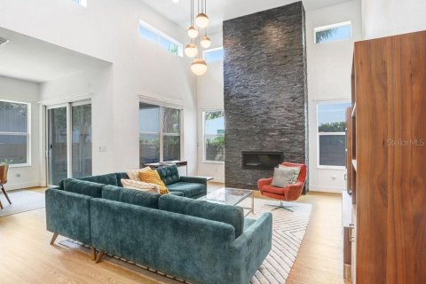Villa ou maison à louer à Tampa, Floride: 4 chambres, 216.28 m2 № 2114240 - photo 14