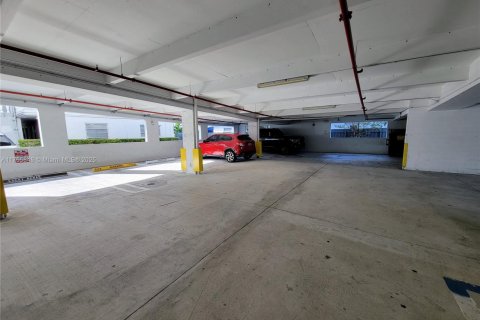 Commercial property in Miami, Florida № 1958382 - photo 7