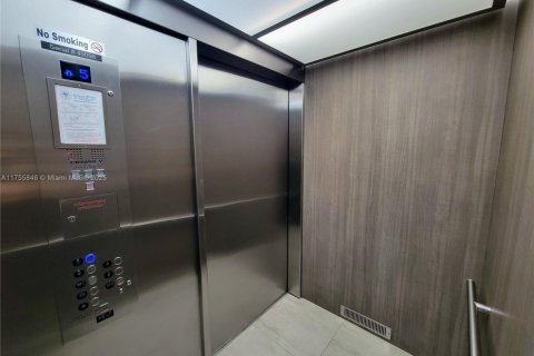 Commercial property in Miami, Florida № 1958382 - photo 10