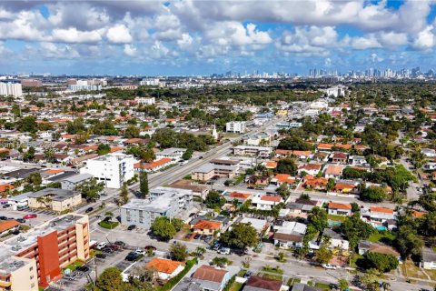 Commercial property in Miami, Florida № 1958382 - photo 6