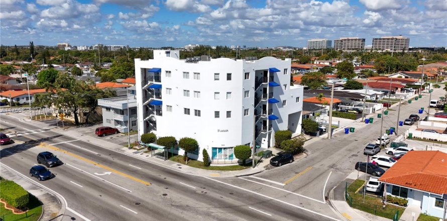 Commercial property in Miami, Florida № 1958382