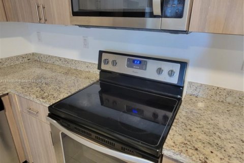 Commercial property in Miami, Florida № 1958382 - photo 21