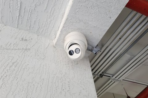 Commercial property in Miami, Florida № 1958382 - photo 12